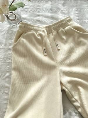 《コスパ最高》「脚長効果も抜群♡」「もう脱げない♡」【楽天】でバズってる“穿く毛布”紹介