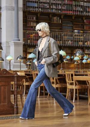 おしゃれな人が注目している2024年デニムトレンドとは？【パドル・フレア・インディゴ】