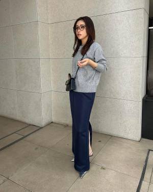 シンプルだけど惹かれる♡【ユニクロ】24年も推したい！今っぽ「グレーニット」