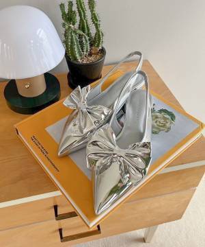 大人女子の心くすぐる！ 目に入る度可愛い♡【リボンシューズ】に注目！