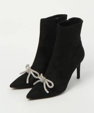 大人女子の心くすぐる！ 目に入る度可愛い♡【リボンシューズ】に注目！