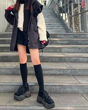 「可愛くって…／／／」スカートにもズボンにも合わせやすい！【ZARA】の”ニット”を使ったコーデ紹介