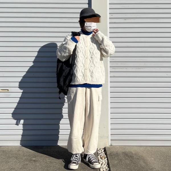 「可愛すぎると話題」のコレ！「低身長さんでも綺麗に穿けちゃう」【ユニクロ】”スウェットカーゴ”を「迷わずお持ち帰り」