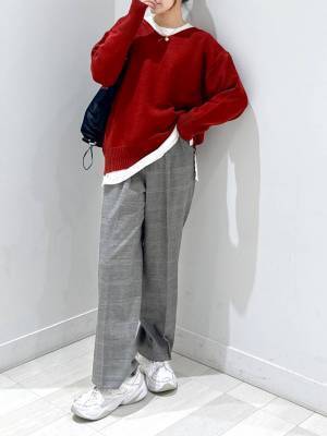 やっぱ『この色』しか勝たんッ!!【グローバルワーク】印象パッと華やぐ！「赤ニット」