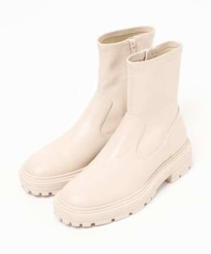 冬コーデに重宝♡【グローバルワーク】新調したい「白系ブーツ」