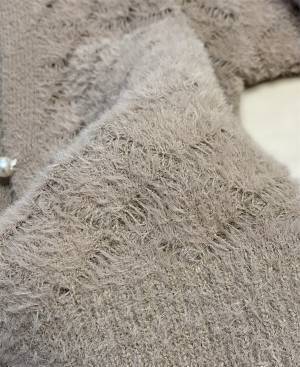 「肌触りがフワフワ」なのに「毛玉ができにくい」！！【しまむら】“可愛いあったかカーデ”紹介