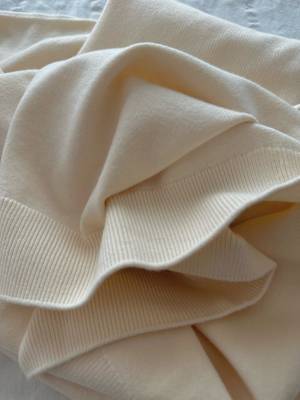 「360度どこから見ても綺麗」「体型カバー力もばっちり！」【ユニクロ】「しっかりとあったかい」“3Dニット”紹介