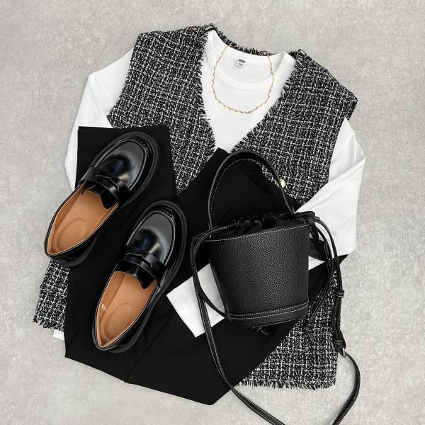 《着回し力も着心地も抜群！》「コレ1枚でオッケー！」【ユニクロ】“リブ素材Tシャツ”が万能！