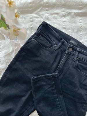 「ヘビロテ間違いなし」で「大活躍」するっ！【ユニクロ】”黒スキニー”は「万能アイテム」です！！