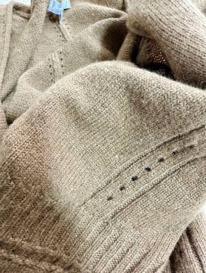 「デザインも機能性も」！！【ユニクロとマメクロゴウチコラボ】の”3Dニット”は「脚長効果抜群！」