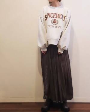 「配色と形がかわいくて」「ツボすぎました♡」【しまむら】全部2000円以下！？”ロゴニット＆スウェット”が「大当たり」