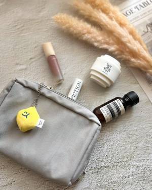 今、バッグに【ぬいぐるみキーホルダー】が流行ってる？！ゆるっと可愛い♡「激かわアイテム」