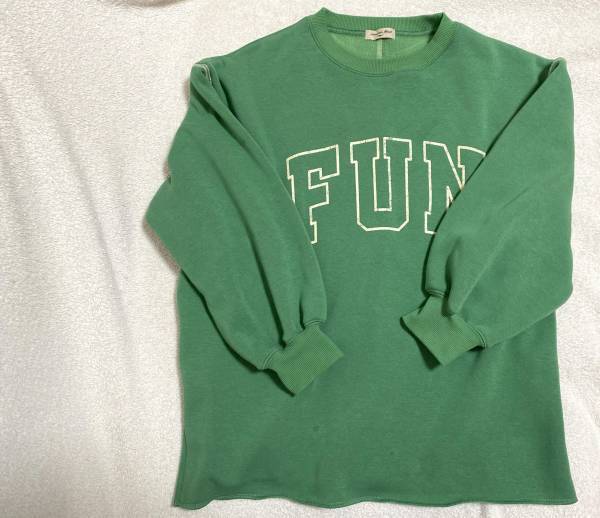 「着るだけでオシャレ」「かわいい！！」【ロゴスウェット】”グリーン”で「垢抜け」コーデにッ♡