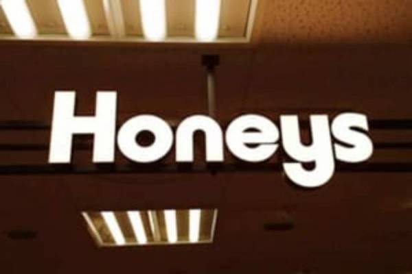 えっ…？「薄手なのに暖かく」「着ぶくれの心配もない」って優秀すぎ！【ハニーズ】ALL1,980円以下！”あったかトップス”4選