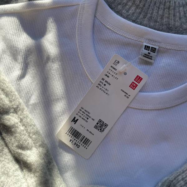 「コレ、超優秀」「買っておいて間違いない」【ユニクロ】1990円とコスパ抜群！”新作カットソー”は「着痩せして見える」