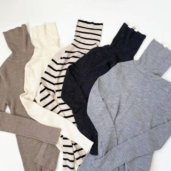 思わず「グレーを買い足しました♡」【ユニクロ】「毎年買い足している」“タートルネック”紹介