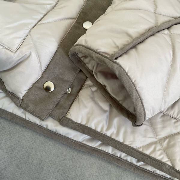 「高見えで洗練された印象に」トレンドグレーが大人見え！”キルティングジャケット”