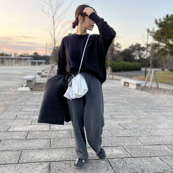 《毎年大活躍！》「着回し力抜群」黒セーターもう買った？【ユニクロ】モチモチ肌触りのセーターコーデ紹介