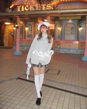 NEXTトレンドかもッ！？【20代】『ハイソックス』を使った「韓国っぽコーデ」