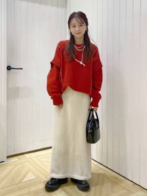 『着こなせない方』必見！ オシャレさんに学ぶ【赤色トップス】を使ったコーデ術