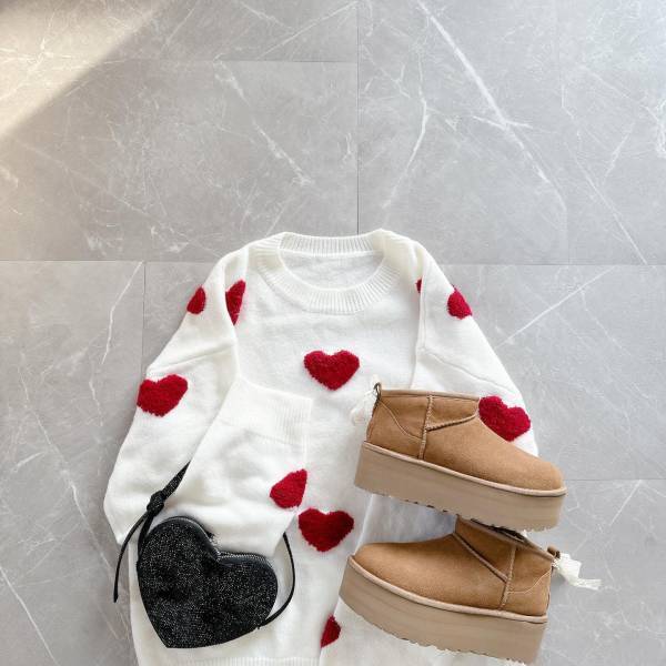 可愛さ重視で！コーデに大人の甘さを♡【ハート型バッグ】