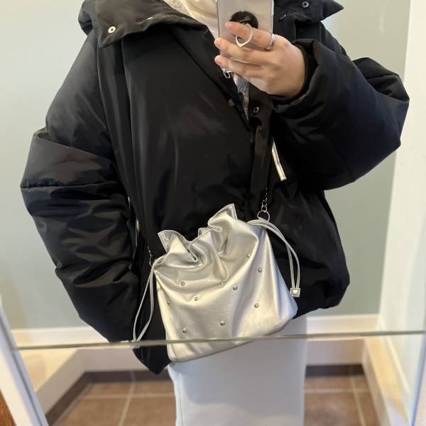 《チェックしてッ！》「昨年からじわじわブームがきている」【しまむら】「キラキラ」“シルバーバッグ”特集