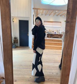 ＜こういうの好きーーッ＞「完全に一目惚れ」【しまむら】「モノトーンコーデ」ができる“可愛いスカート”紹介