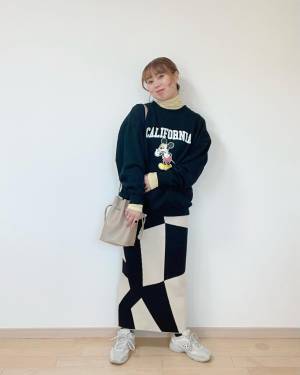 ＜こういうの好きーーッ＞「完全に一目惚れ」【しまむら】「モノトーンコーデ」ができる“可愛いスカート”紹介