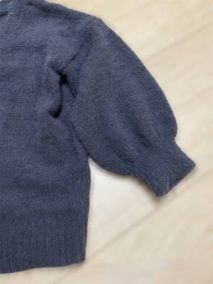 ＜2420円でゲット♡＞「ぽわん袖が可愛すぎる！」【しまむら】“もこもこカーデ”が「上品見えする！」