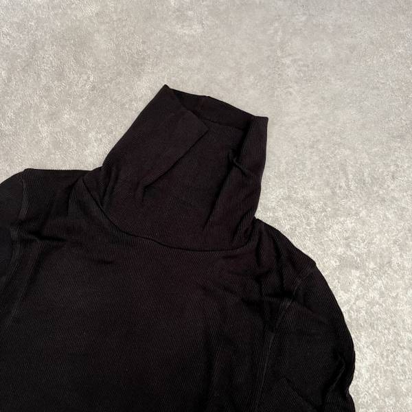 「真冬でも余裕のあたたかさ！」【ユニクロ】”タートルネックアイテム”は「1枚」あると超便利っ！！