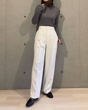 「あのバズりボトムス」から新色…！！【ユニクロ】「スタイルアップを叶えてくれる」”タックワイドボトムス”