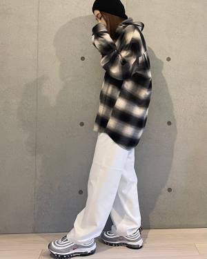 「あのバズりボトムス」から新色…！！【ユニクロ】「スタイルアップを叶えてくれる」”タックワイドボトムス”