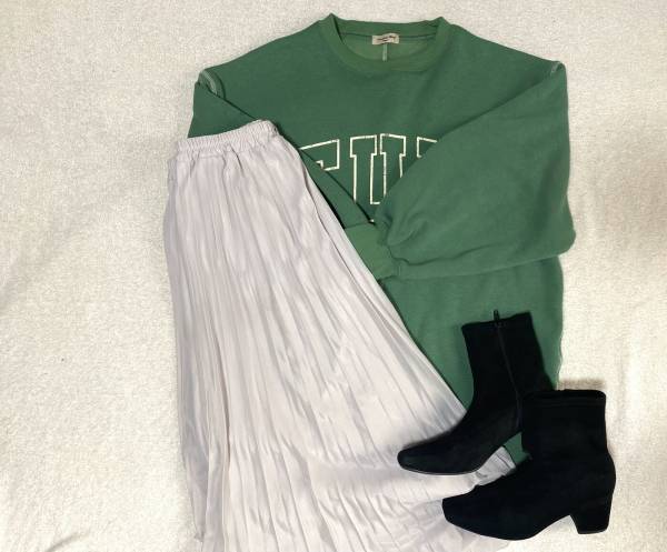 ＜着るだけであか抜け！＞難易度の高いカラーアイテムを攻略するには？”グリーンスウェット”の着回しコーデ