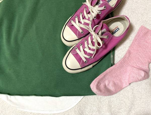 ＜着るだけであか抜け！＞難易度の高いカラーアイテムを攻略するには？”グリーンスウェット”の着回しコーデ