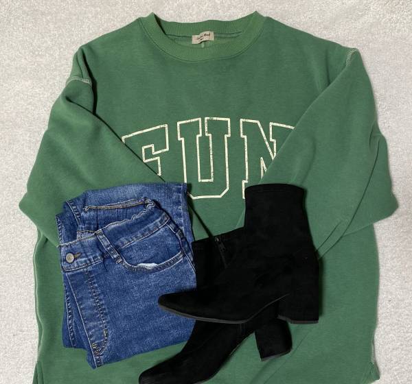 ＜着るだけであか抜け！＞難易度の高いカラーアイテムを攻略するには？”グリーンスウェット”の着回しコーデ