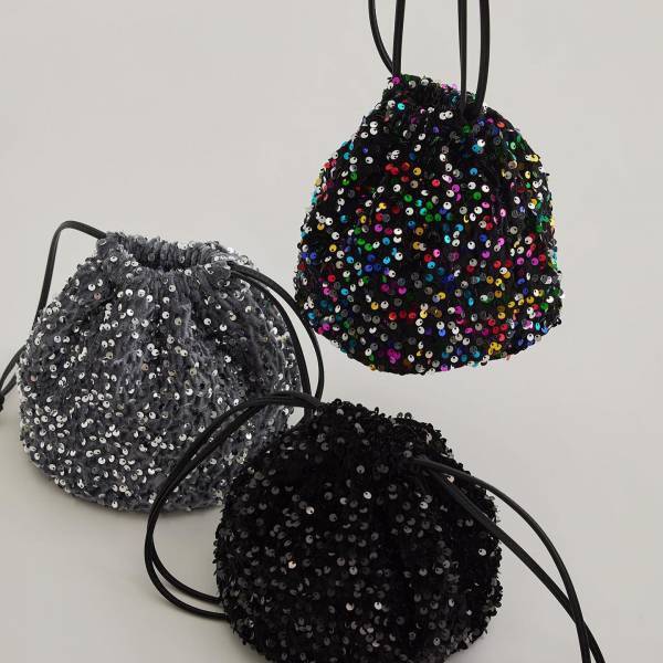 今季は“キラキラ”に注目！冬コーデに取り入れたい♡【スパンコールアイテム】