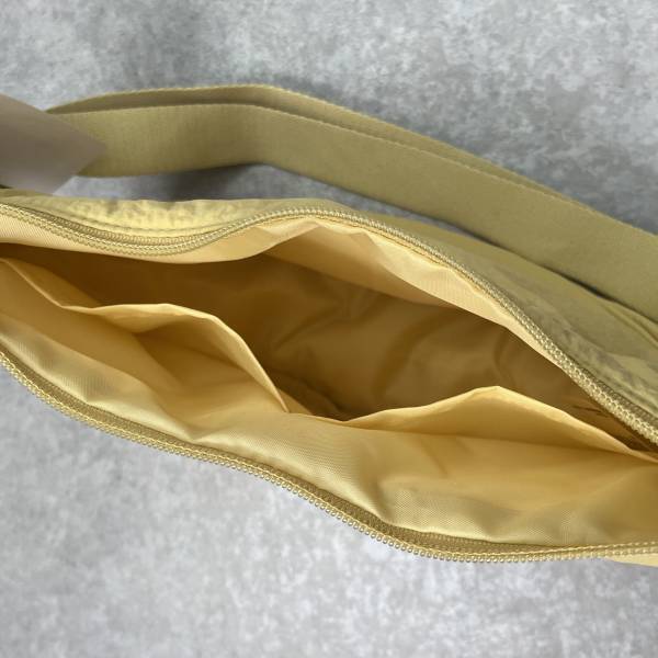 「ヘビロテ間違いなしです！」「機能性抜群すぎ」！【ユニクロ】「軽くて可愛い」“ショルダーバッグ”紹介