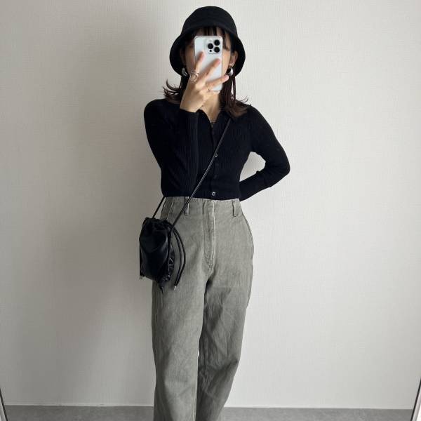 トレンドの「グレー」をどう着こなす？【UNIQLO】のアイテムと作る”グレー×ブラックコーデ”紹介