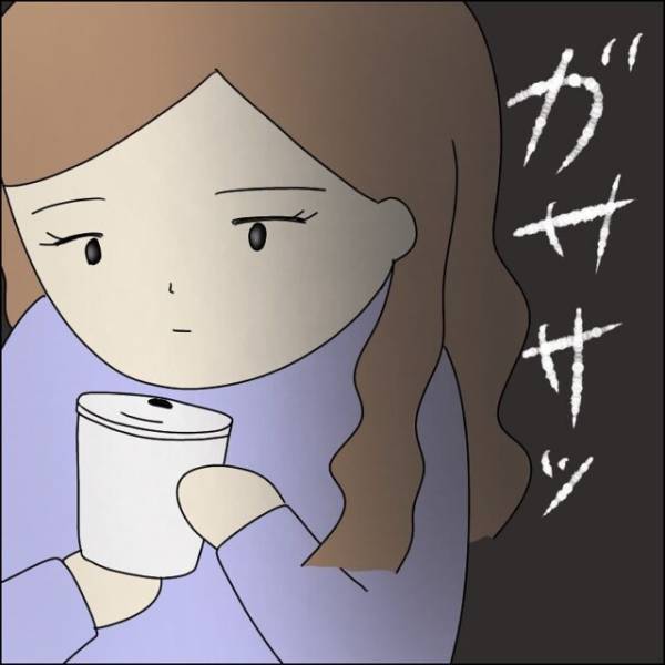 夜にドライブ中、背後から「ガサッ」謎の音が…？→耳を澄ますと、足音が「近づいてくる…！」