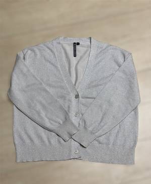 ＜どんなアイテムとも相性抜群！＞「キラキラ」が可愛すぎる～♡【しまむら】着回しやすい”ラメカーデ”をゲット！