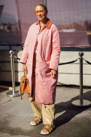 春まで活躍！ 今新調しても損しない「カラーアウター」活用術【ストリートスナップ】