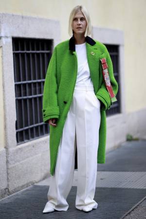 春まで活躍！ 今新調しても損しない「カラーアウター」活用術【ストリートスナップ】