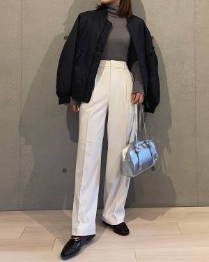 《美脚効果抜群》「より一層細見え」で驚きッ！！【ユニクロ】「大人気」”タックワイドパンツ”コーデ紹介