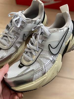 ＜足元が引き立つ＞【ナイキ】”ゴツめスニーカー”を使った「今っぽコーデ」3選