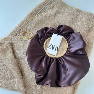 形・色・デザイン何もかもが素敵すぎる♡【ZARA】「一目惚れした」”一癖バッグ”がとにかく可愛い～！