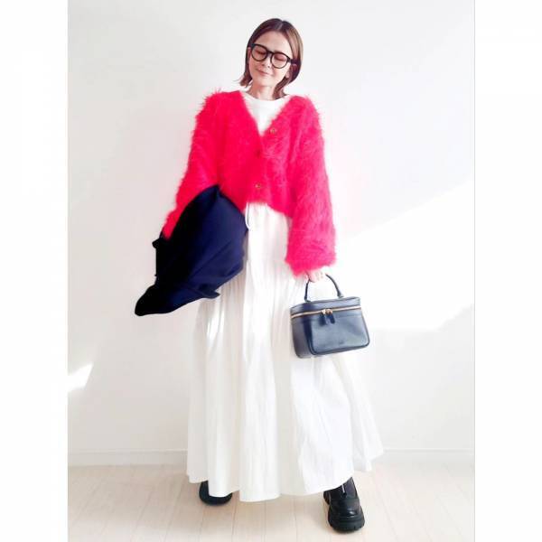 〈地味になりがちな冬に映える！〉【カラーカーデ】を使った「最旬コーデ術」