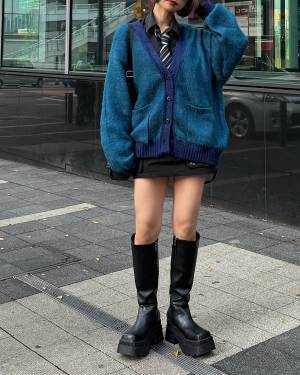 〈地味になりがちな冬に映える！〉【カラーカーデ】を使った「最旬コーデ術」