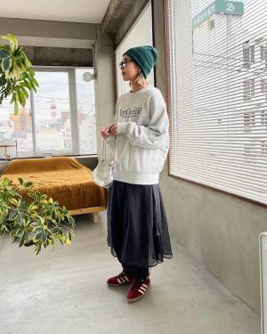 脱・地味コーデ！【カラースニーカー】で明るさをプラスして♡