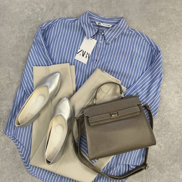 爽やかなブルーが「春にピッタリ」♡【ZARA】「見つけたら即買い」“ストライプシャツ”コーデ紹介