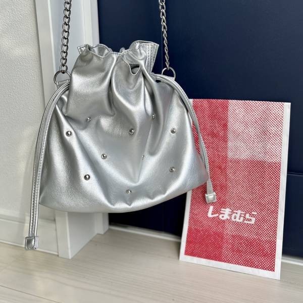 「プチプラとは思えないハイクオリティ」【しまむら・GRL】トレンドの“シルバーアイテム”で即イマドキコーデに♡